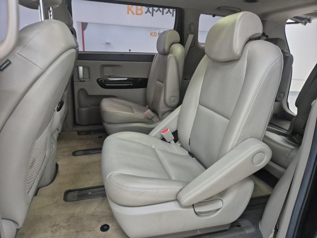 KIA Carnival - Vista 12