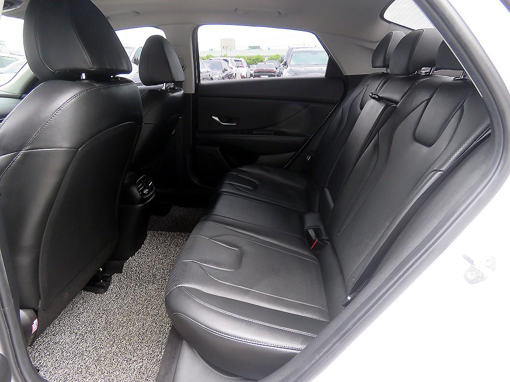 HYUNDAI Avante - Vista 7