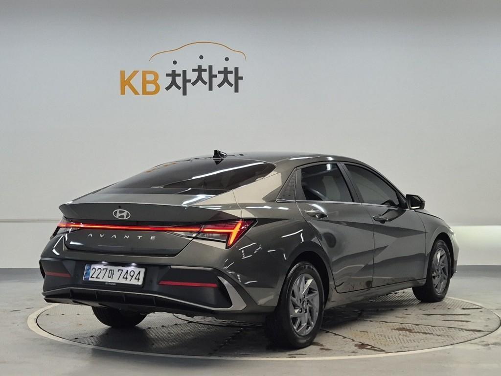 HYUNDAI Avante - Vista 3
