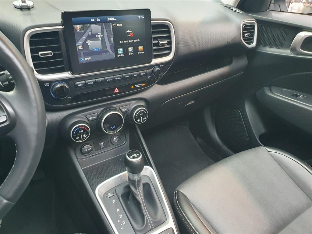 HYUNDAI Venue - Vista 8