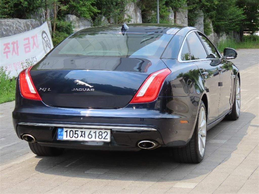 Jaguar XJ - Vista 5