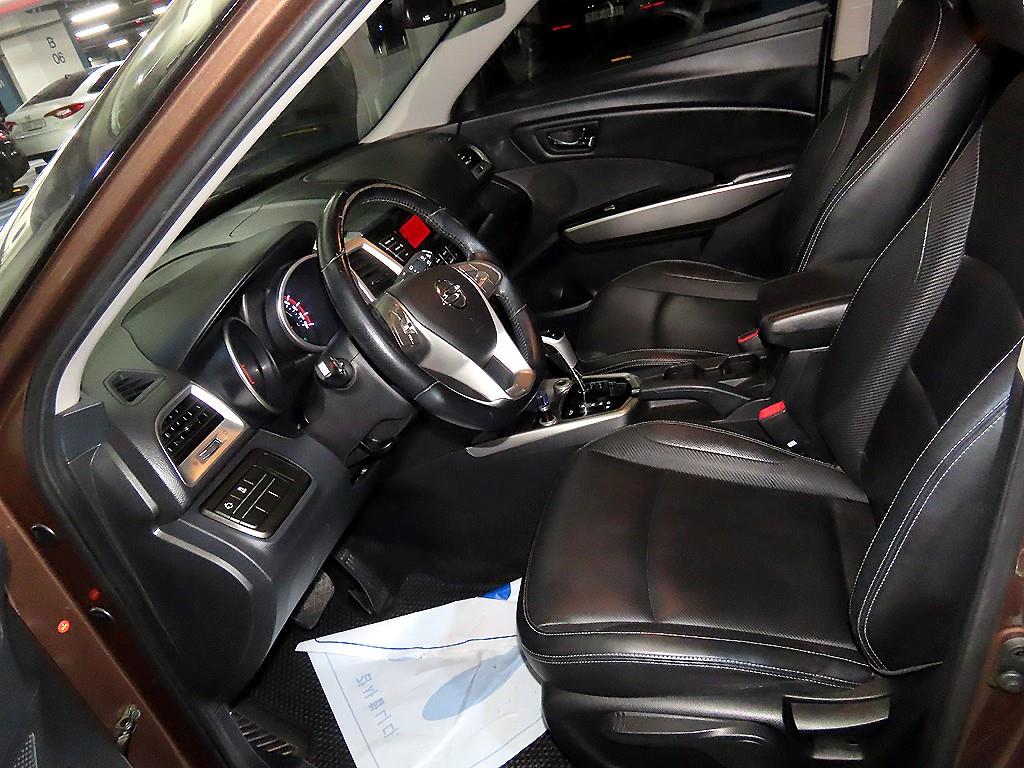Ssangyong Tivoli - Vista 6