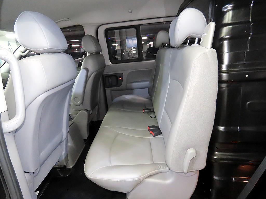 HYUNDAI Starex - Vista 7