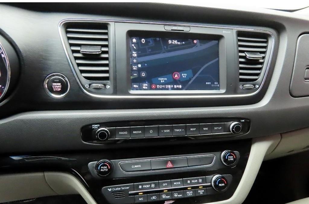 KIA Carnival - Vista 5