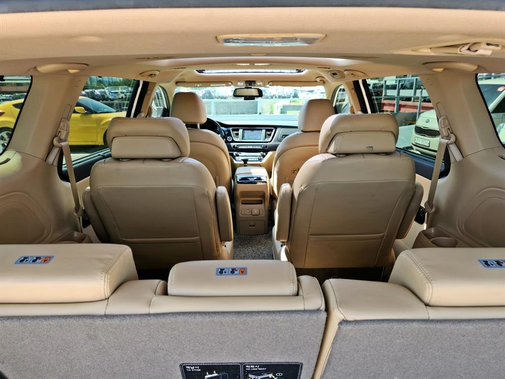 KIA Carnival - Vista 10