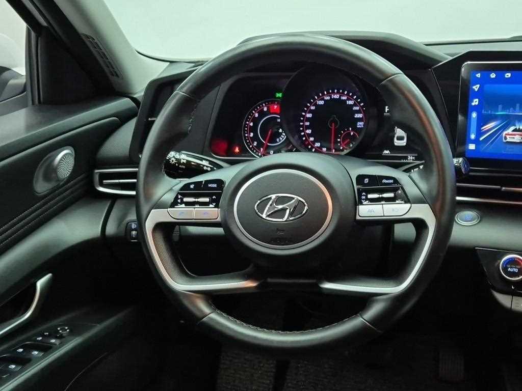 HYUNDAI Avante - Vista 9