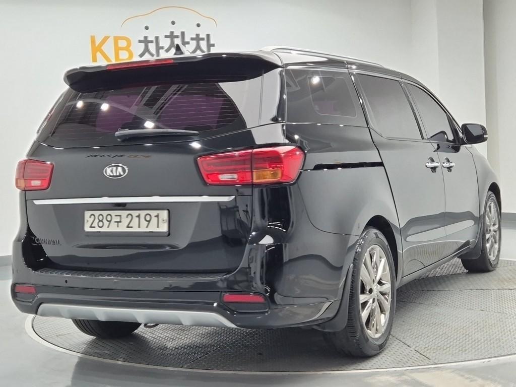 KIA Carnival - Vista 3
