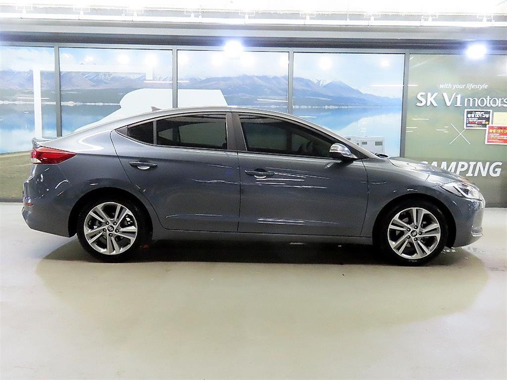 HYUNDAI Avante - Vista 3
