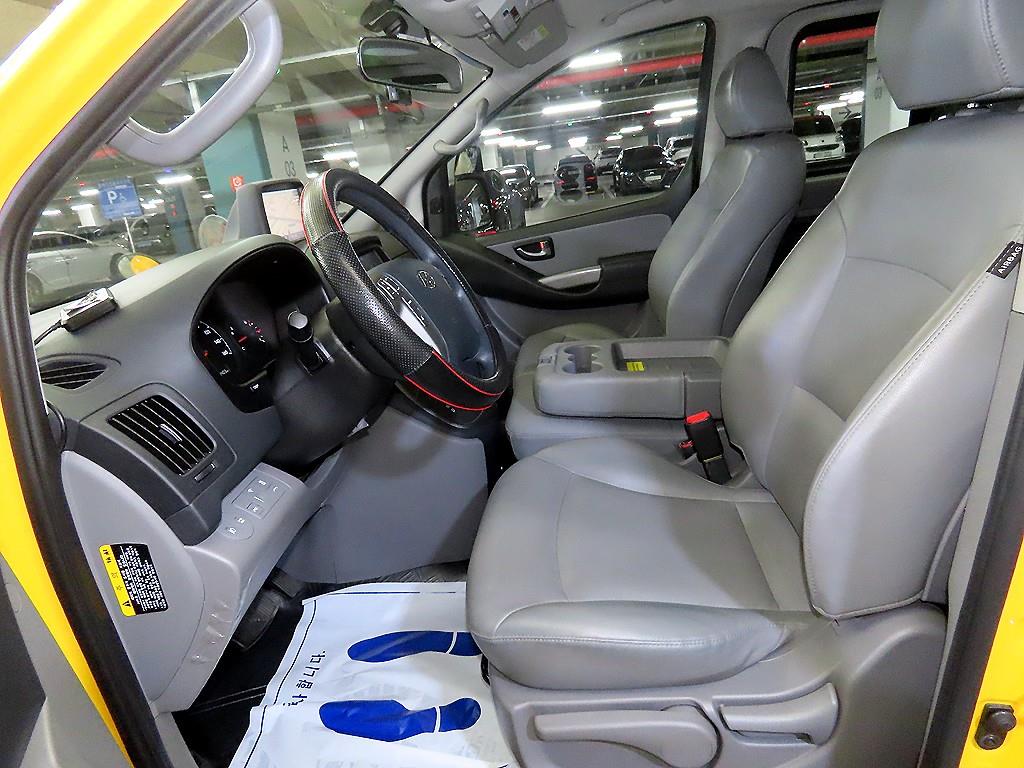 HYUNDAI Starex - Vista 6