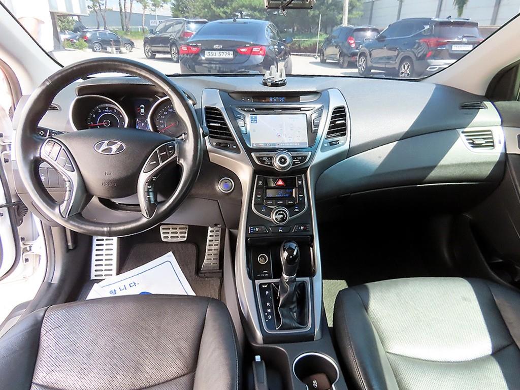 HYUNDAI Avante - Vista 7