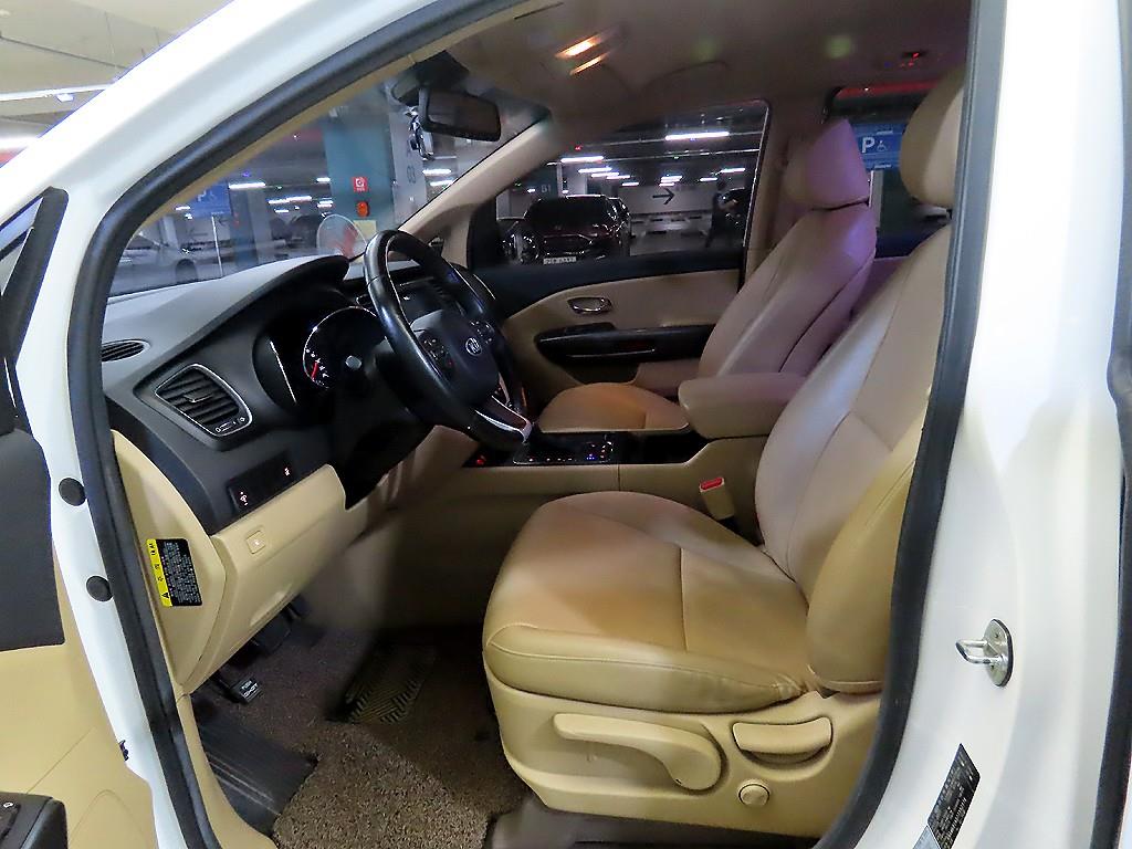 KIA Carnival - Vista 6