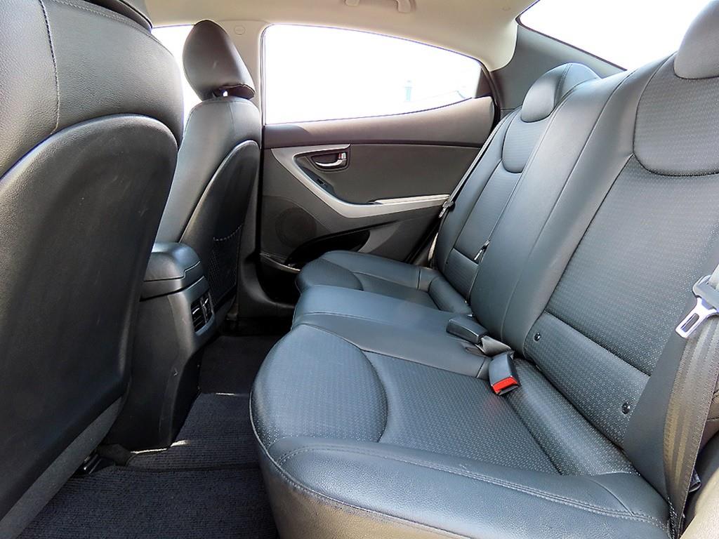 HYUNDAI Avante - Vista 6