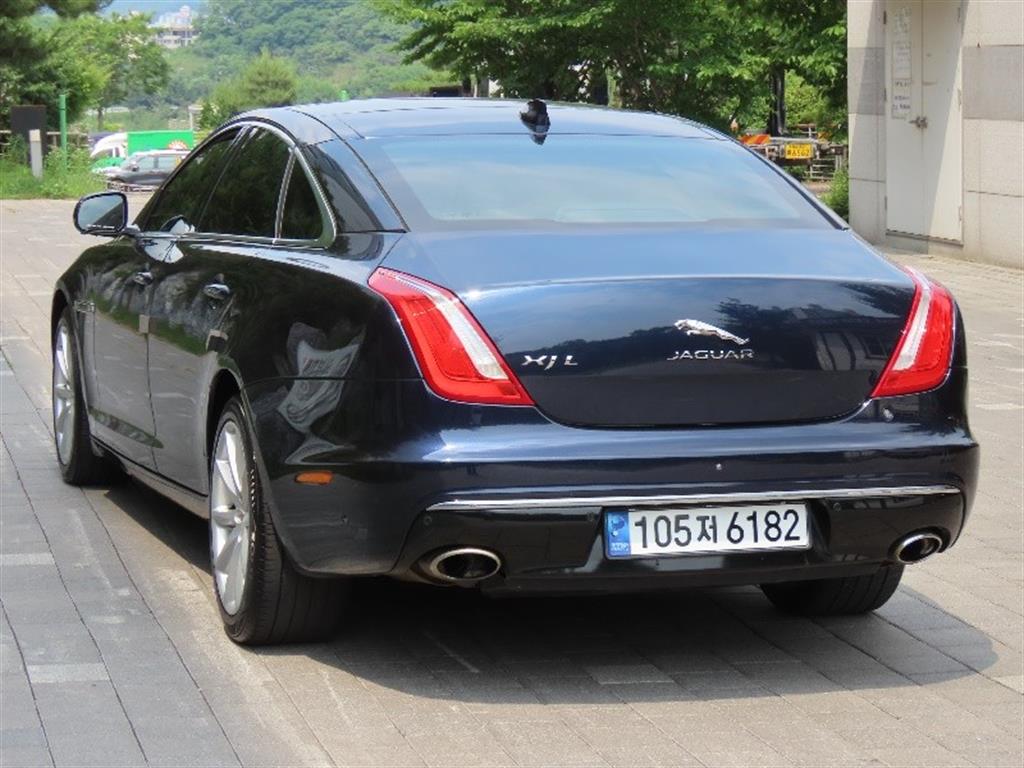 Jaguar XJ - Vista 7