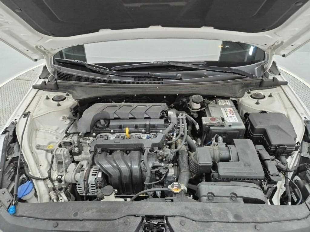 HYUNDAI Avante - Vista 5