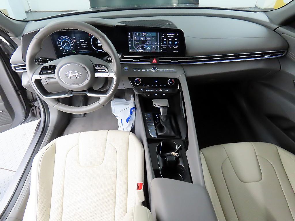 HYUNDAI Avante - Vista 7