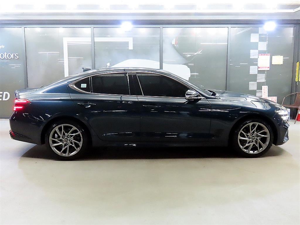 Genesis G70 - Vista 3