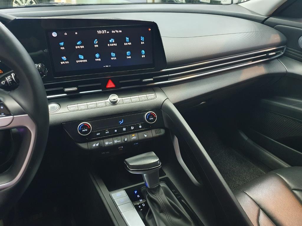 HYUNDAI Avante - Vista 9