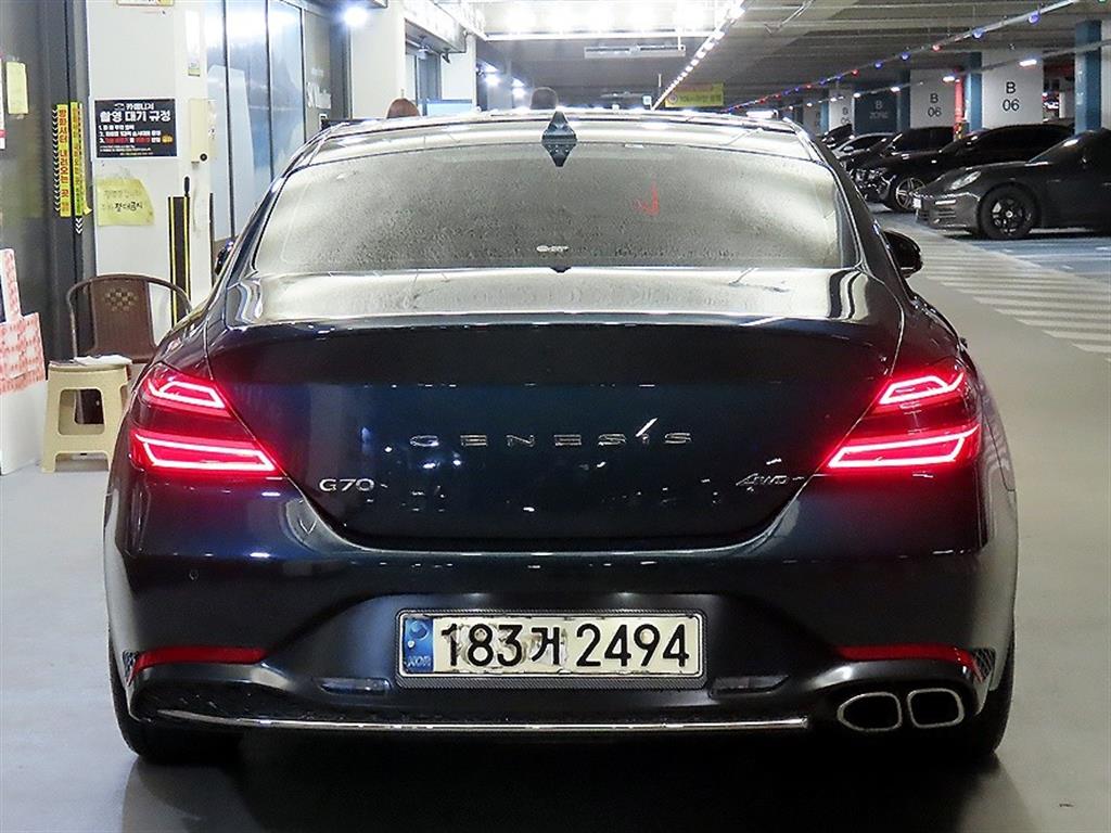 Genesis G70 - Vista 5