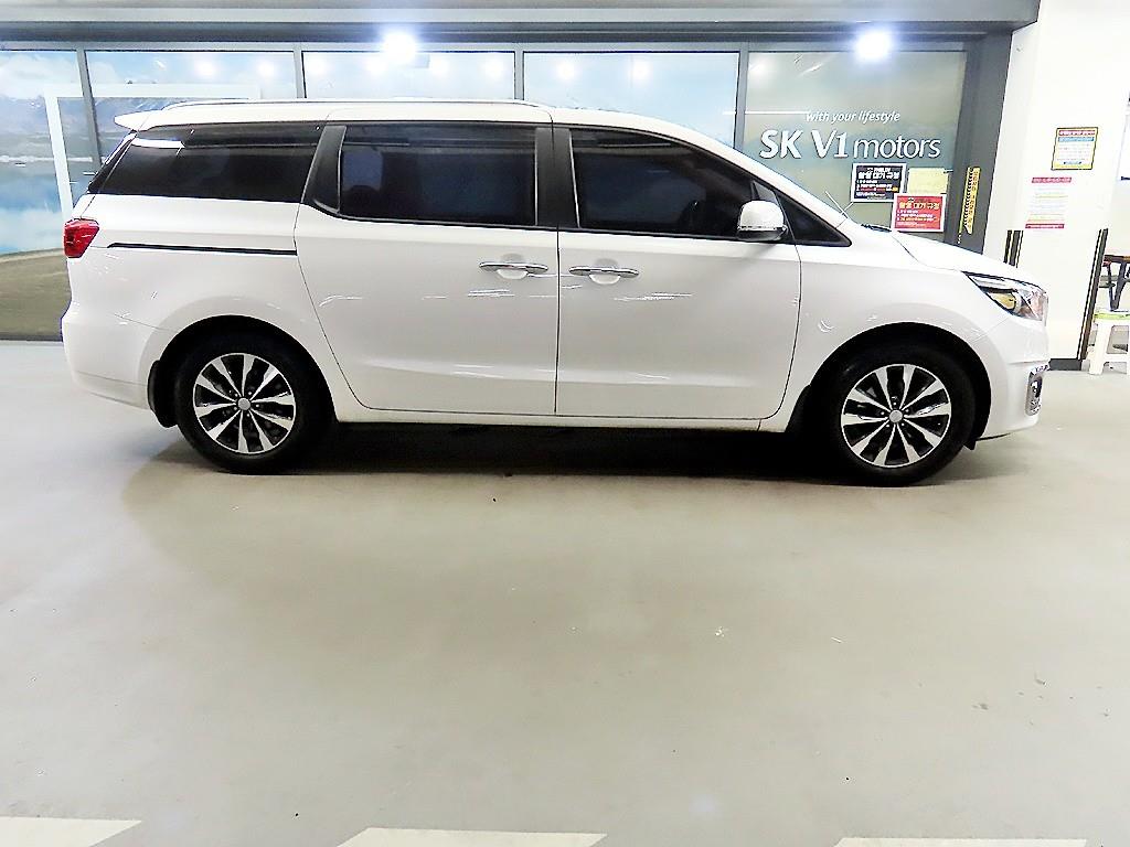 KIA Carnival - Vista 3