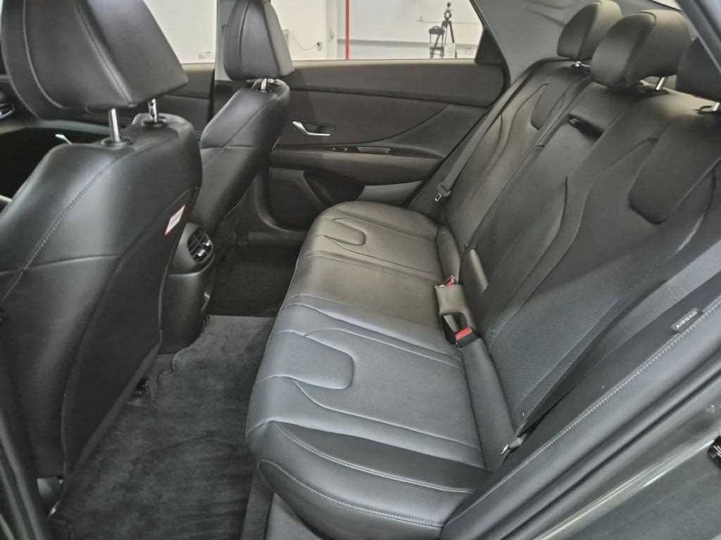 HYUNDAI Avante - Vista 12