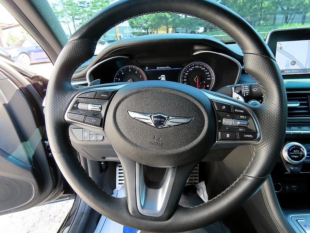 Genesis G70 - Vista 8