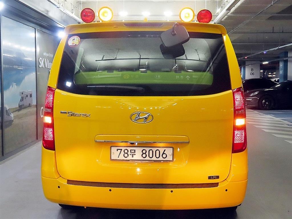 HYUNDAI Starex - Vista 5