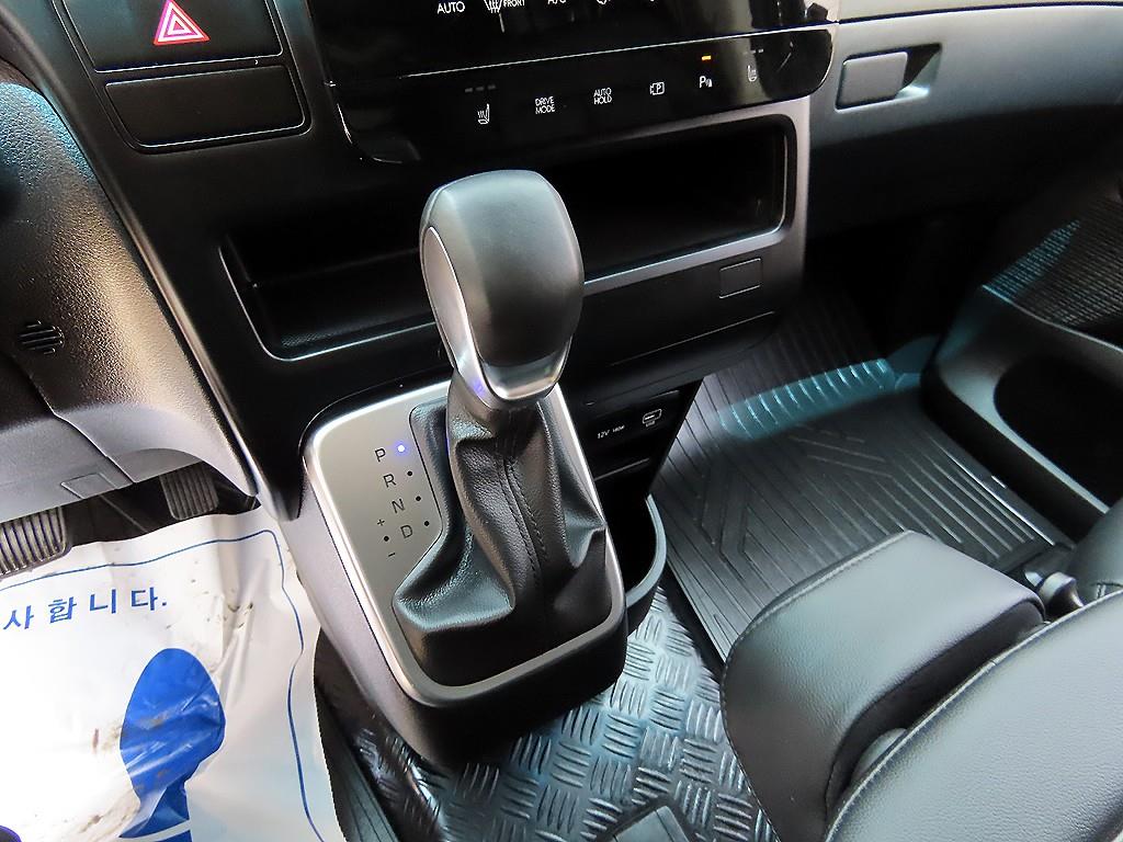 HYUNDAI Staria - Vista 10