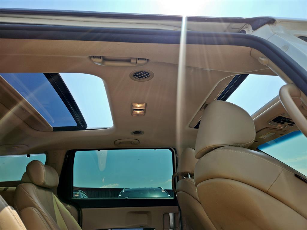 KIA Carnival - Vista 11