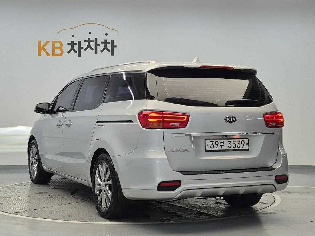 KIA Carnival - Vista 2