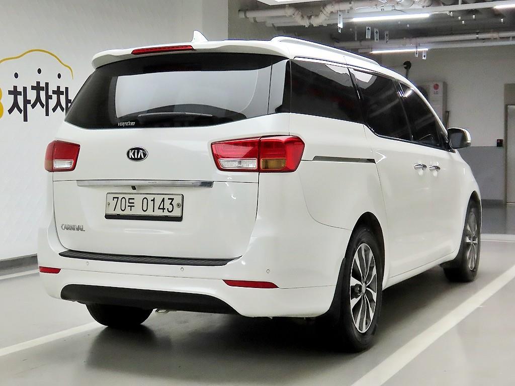 KIA Carnival - Vista 3