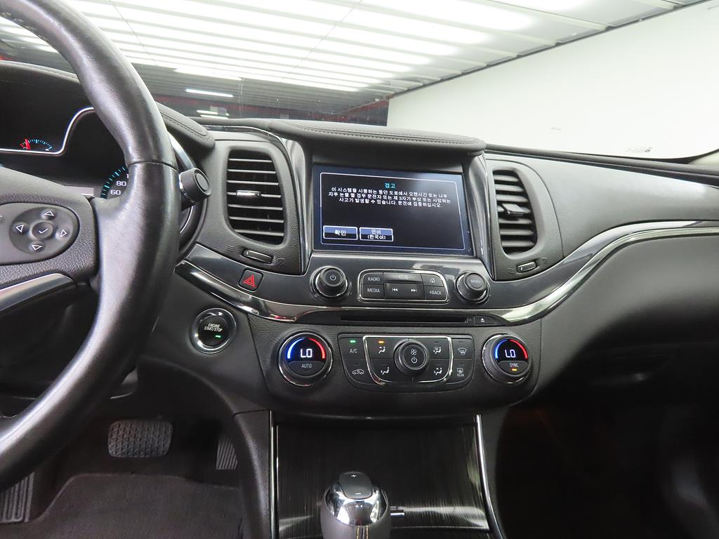 Chevrolet Impala - Vista 10