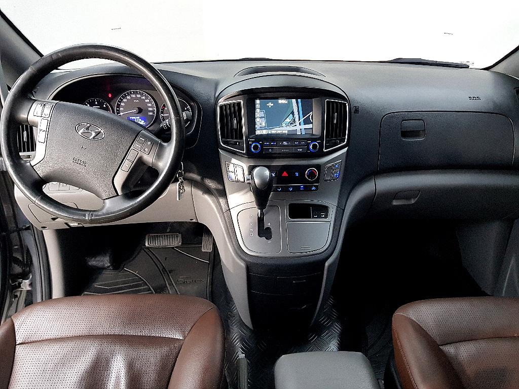 HYUNDAI Starex - Vista 5