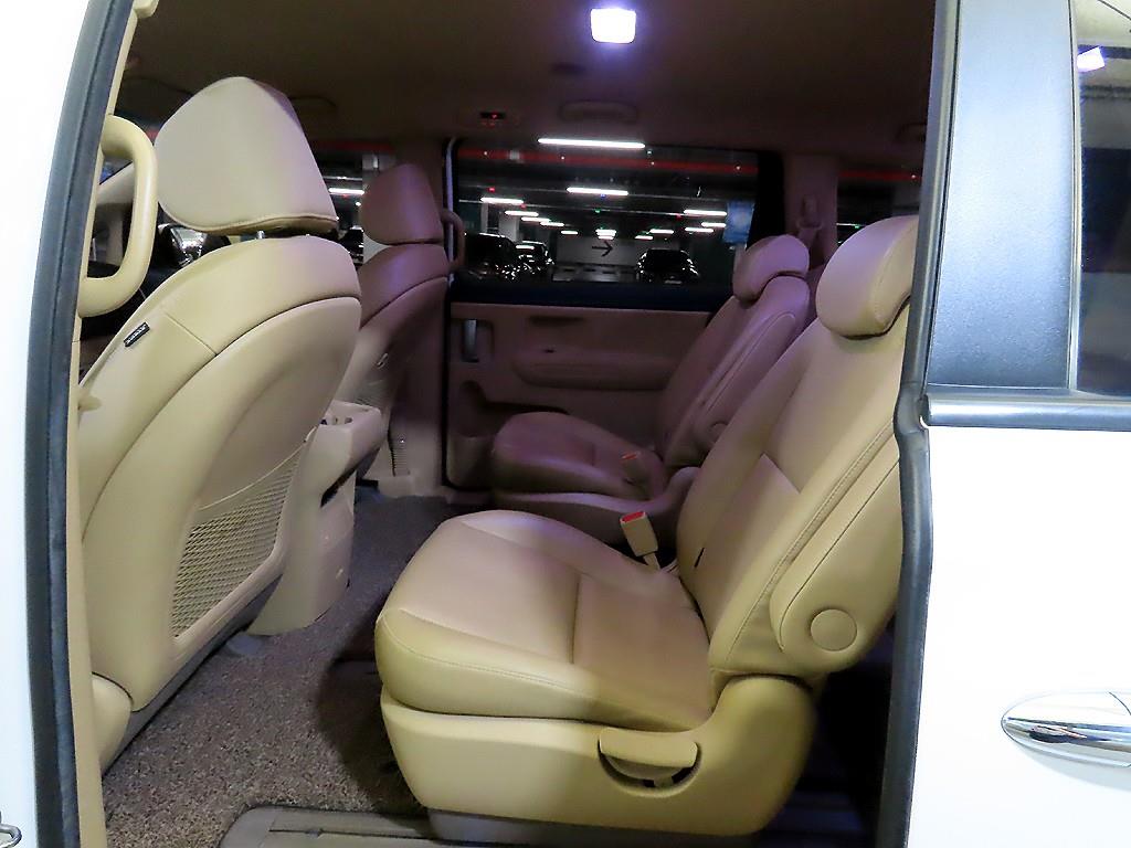 KIA Carnival - Vista 7