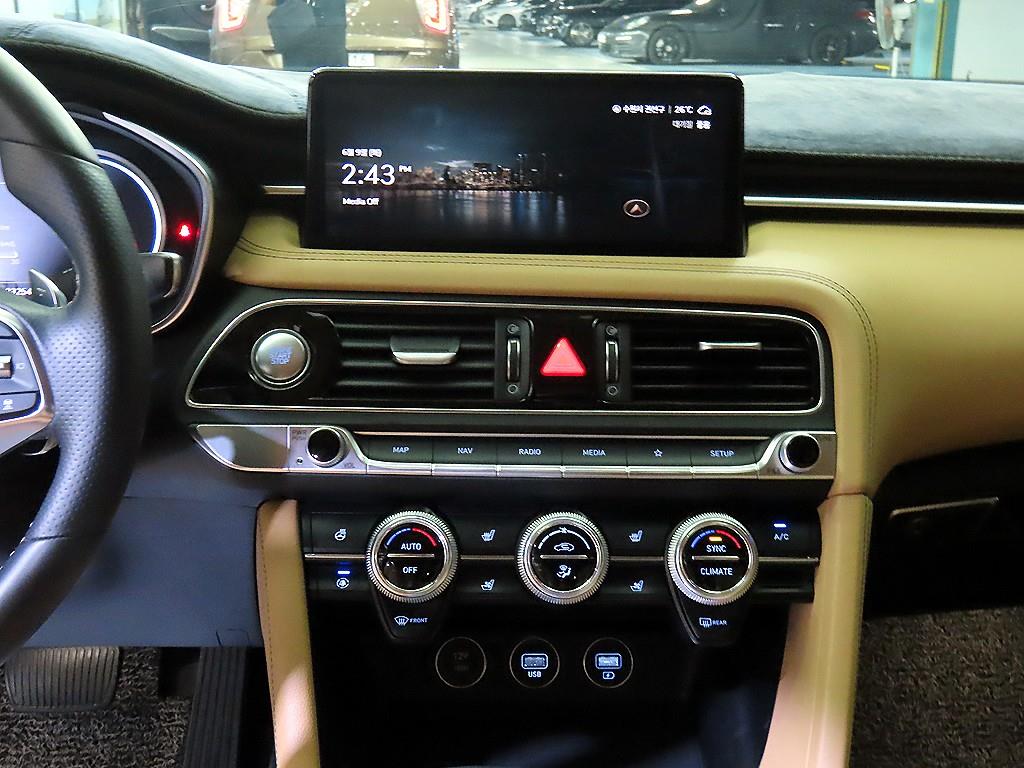Genesis G70 - Vista 11