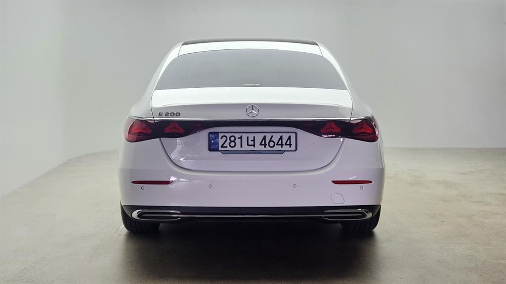 Mercedes Benz E class - Vista 4