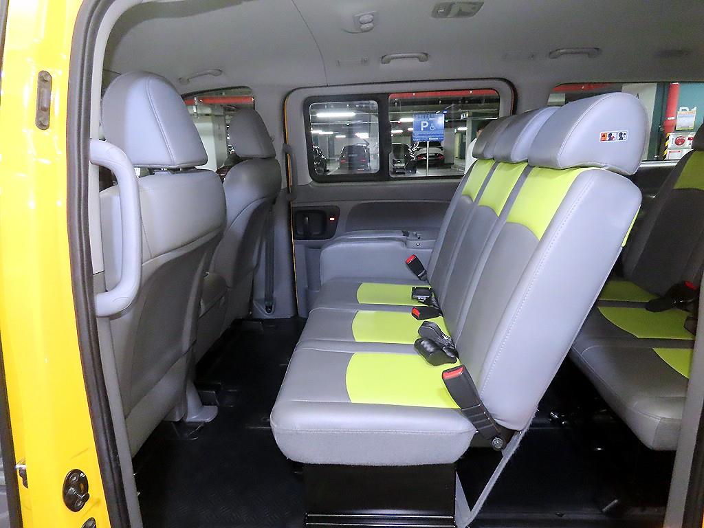 HYUNDAI Starex - Vista 7
