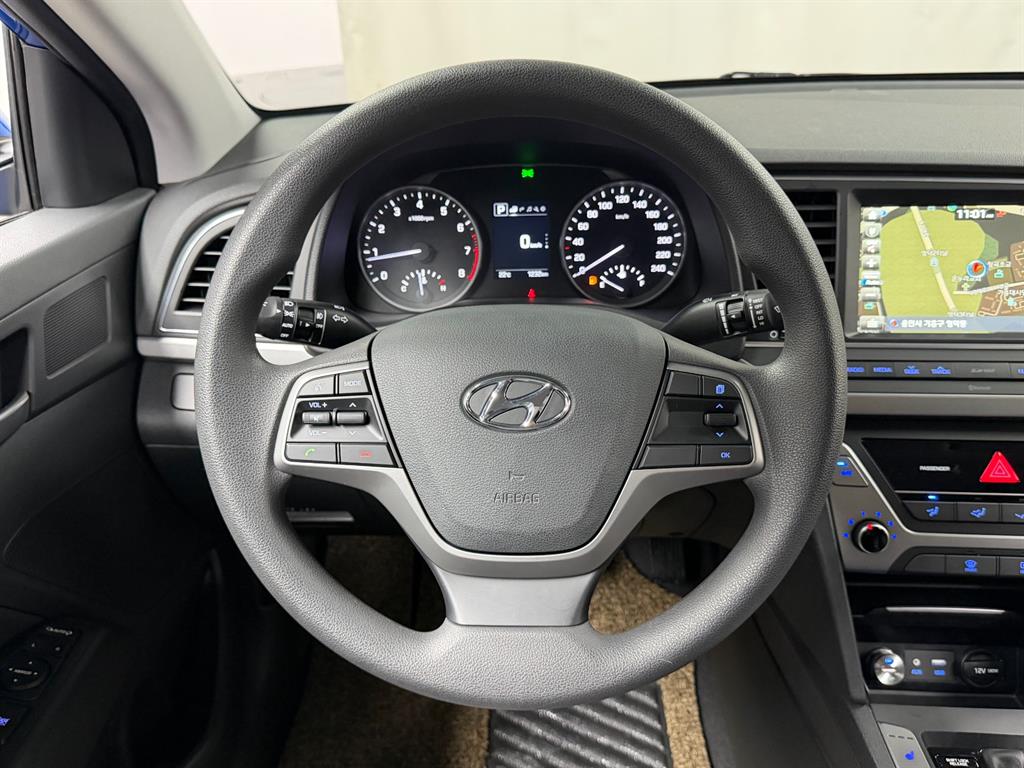 HYUNDAI Avante - Vista 8