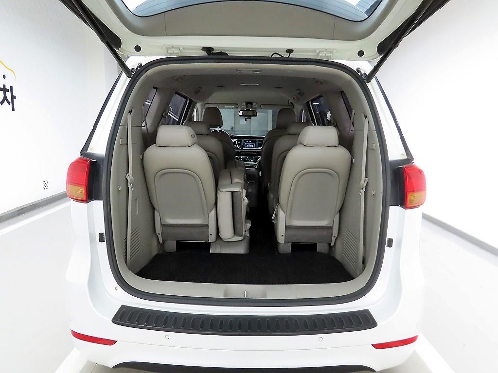 KIA Carnival - Vista 5