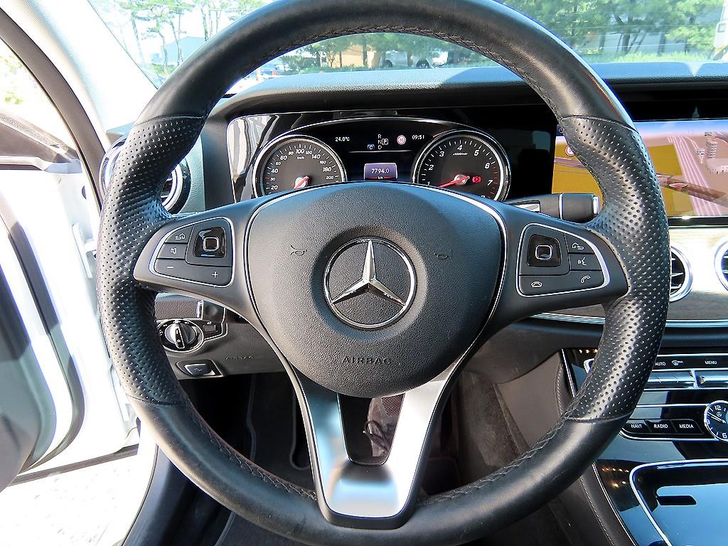 Mercedes Benz E class - Vista 8