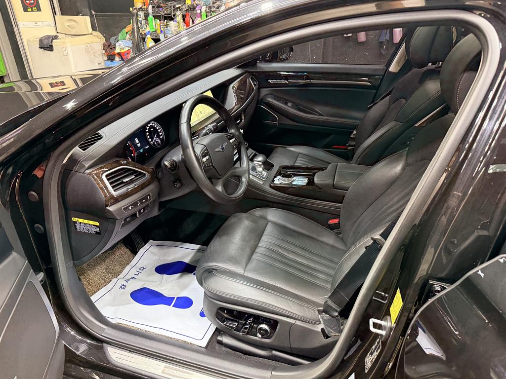 Genesis G90 - Vista 7