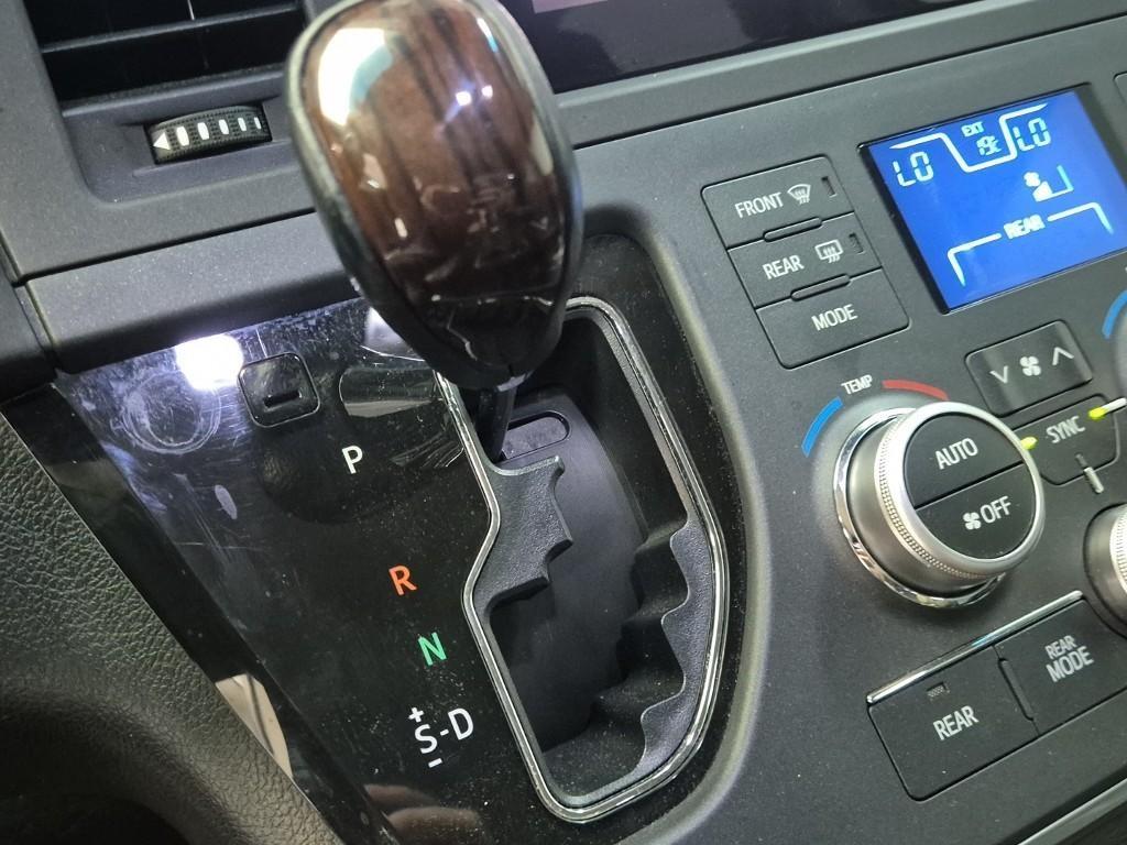Toyota Siena 2015 Gris - Importación desde Corea - HF Imports Iquique - Foto 14