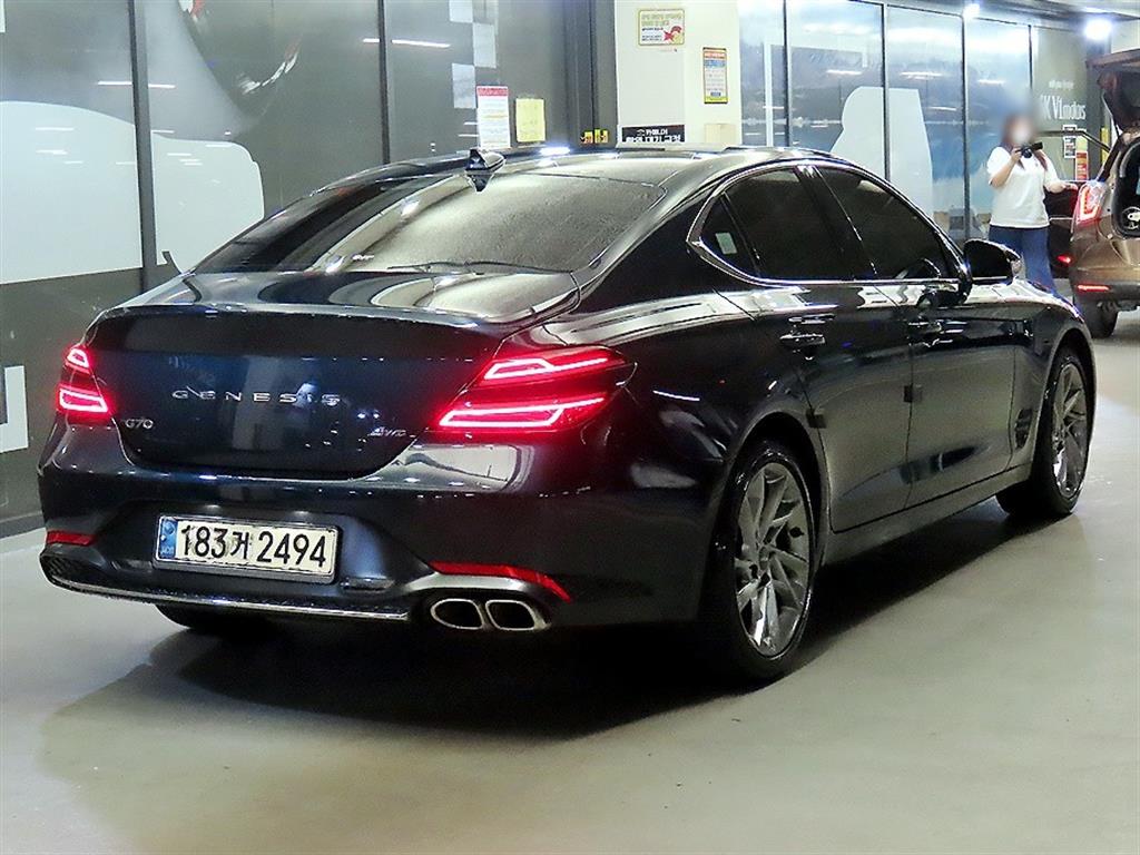 Genesis G70 - Vista 4