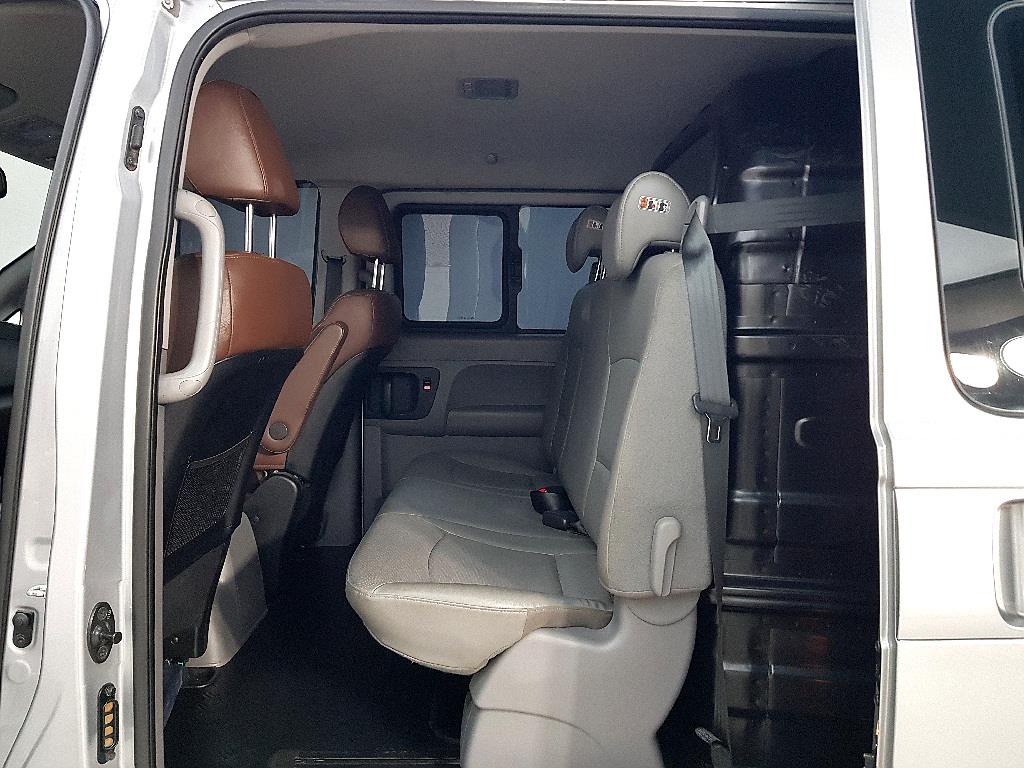 HYUNDAI Starex - Vista 9