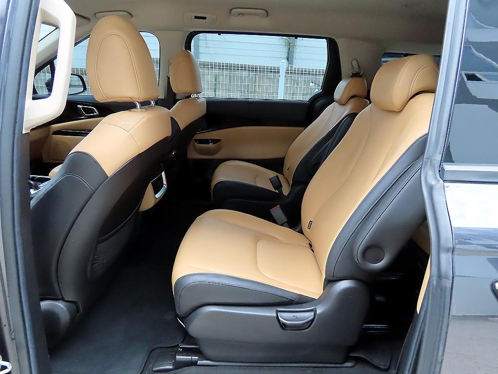 KIA Carnival - Vista 6