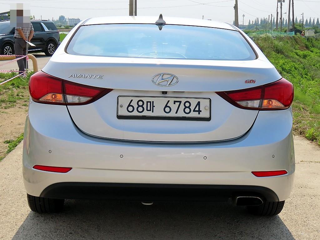 HYUNDAI Avante - Vista 4