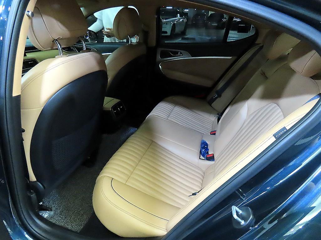 Genesis G70 - Vista 7