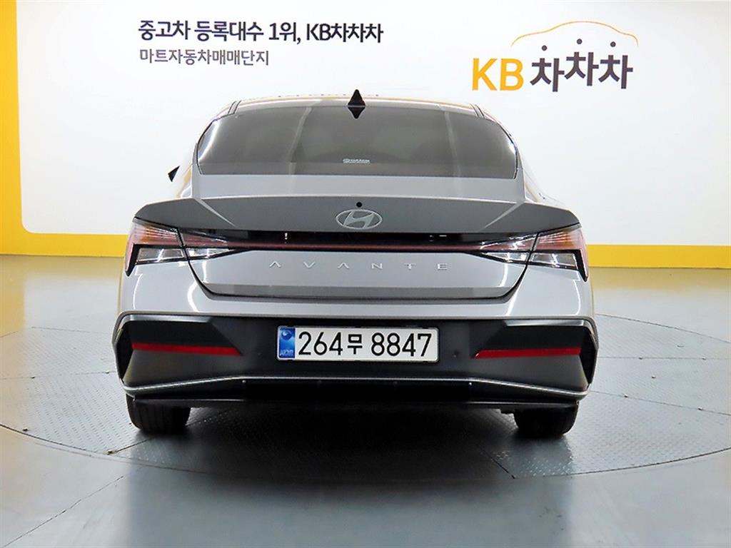 HYUNDAI Avante - Vista 3