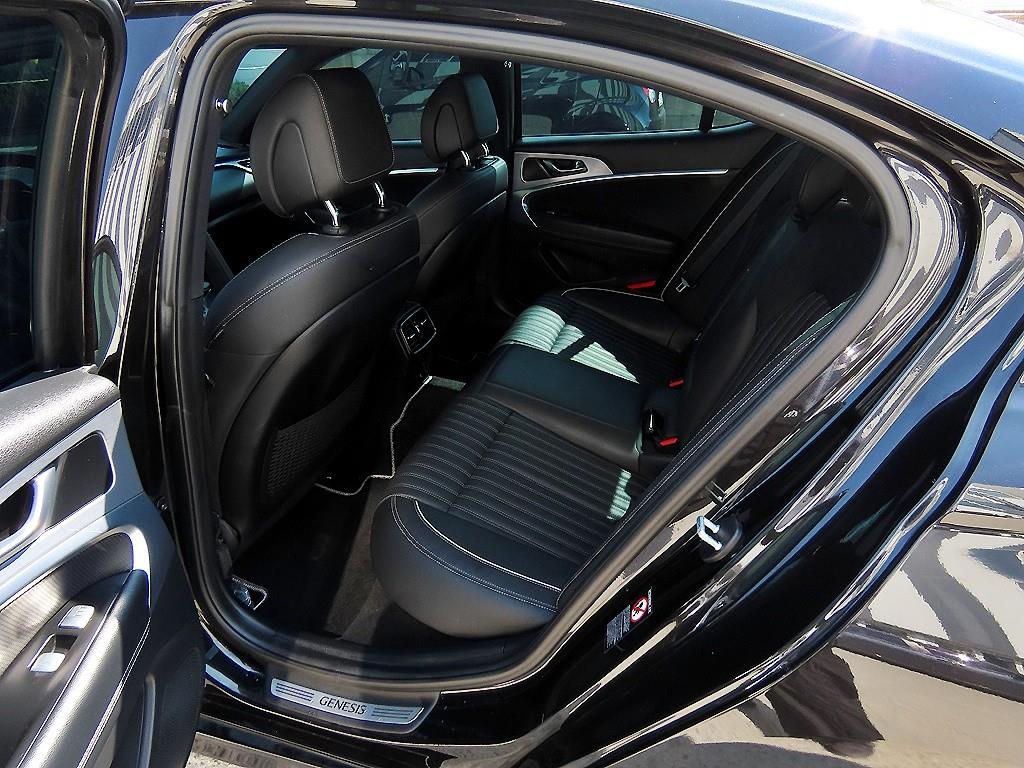 Genesis G70 - Vista 6