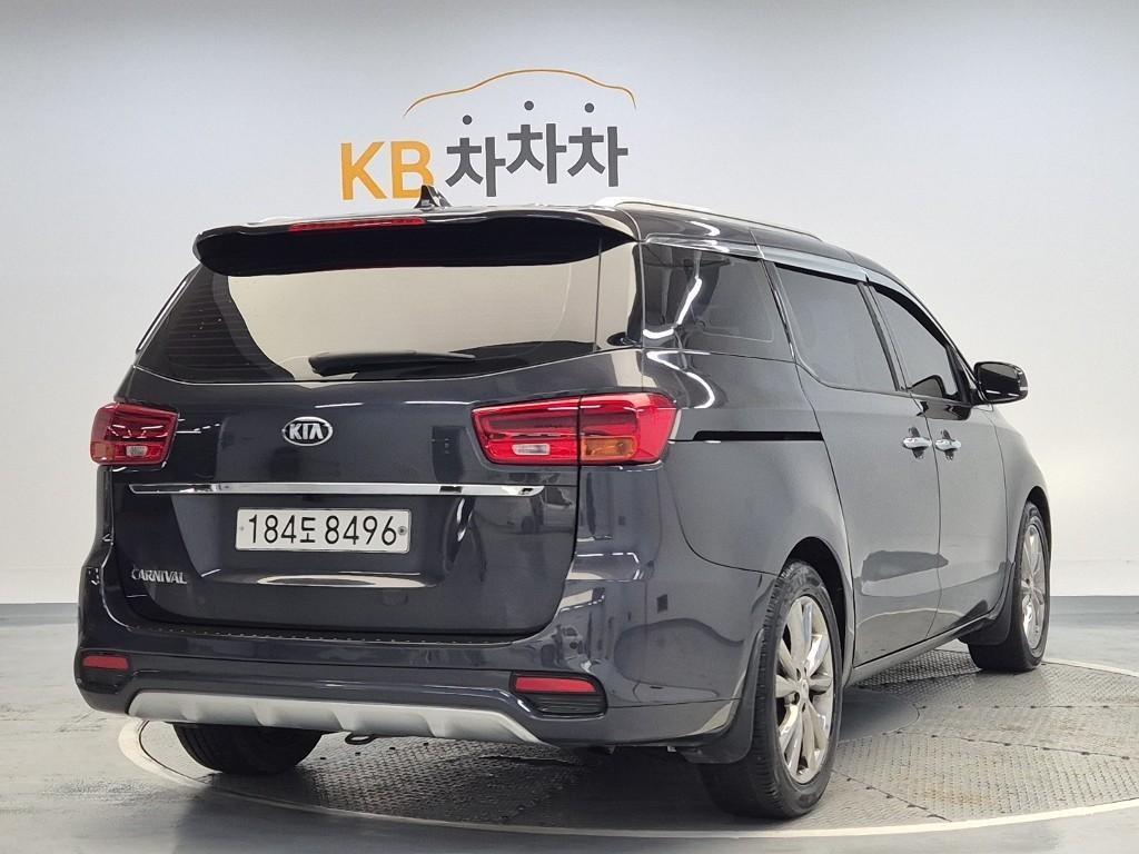 KIA Carnival - Vista 3