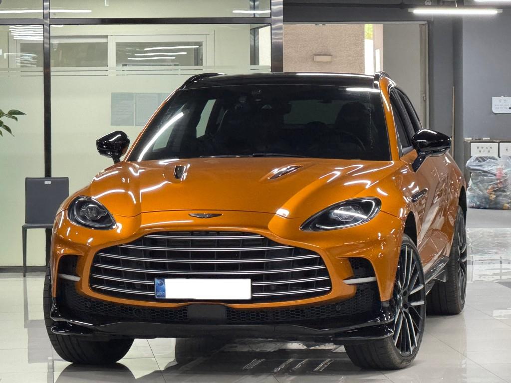 Aston Martin DBX